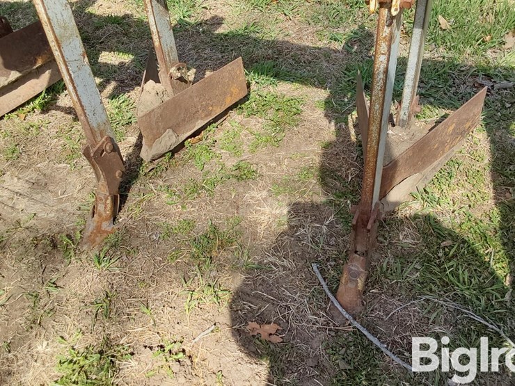 caterpillar-15-image-12