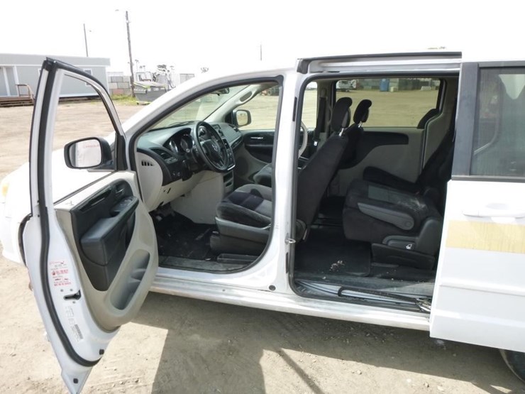 2014-dodge-grand-caravan-image-7