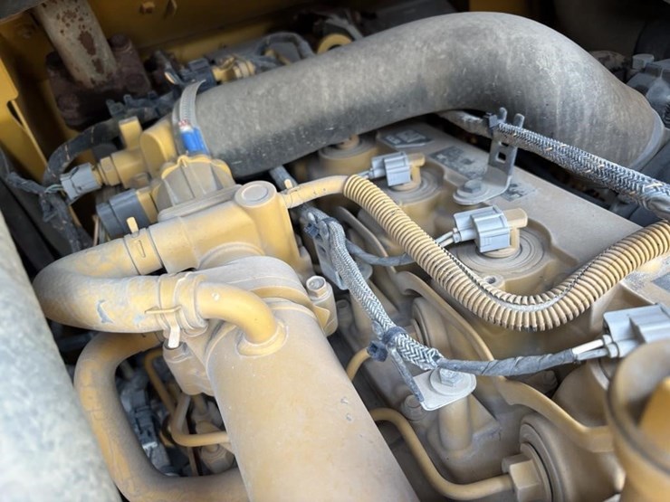 2021-caterpillar-259d3-image-40