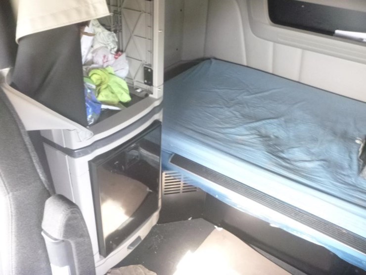 2024-peterbilt-579-image-15