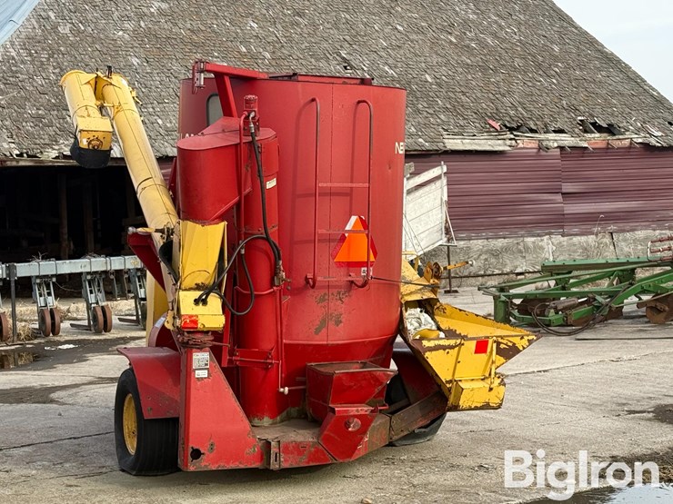 new-holland-358-image-7