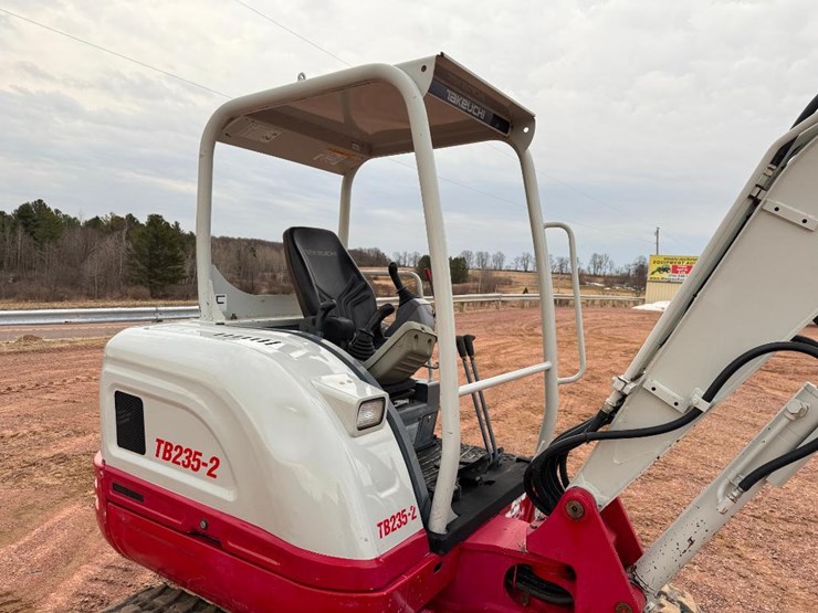 takeuchi-tb235-2-image-17
