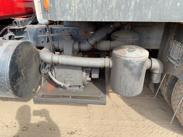 1983-mack-rd685s-image-17