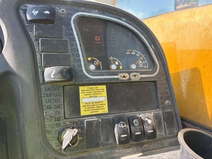 2015-jcb-525-image-16