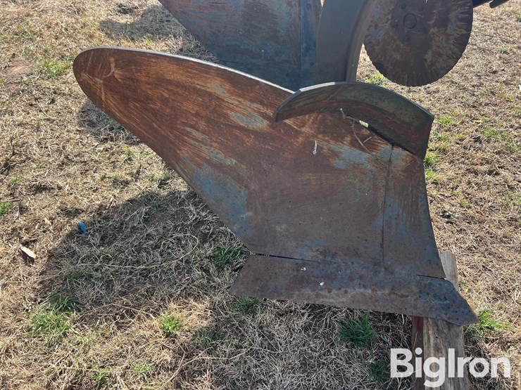 john-deere-2810-image-11