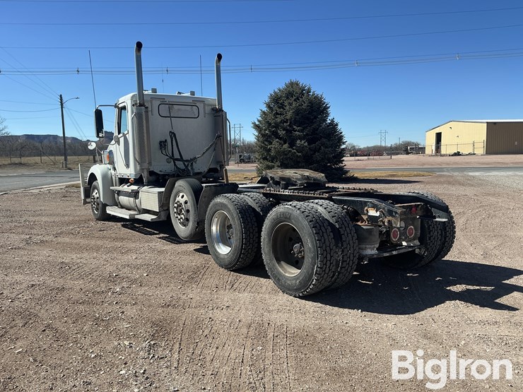 2017-freightliner-coronado-132-image-7