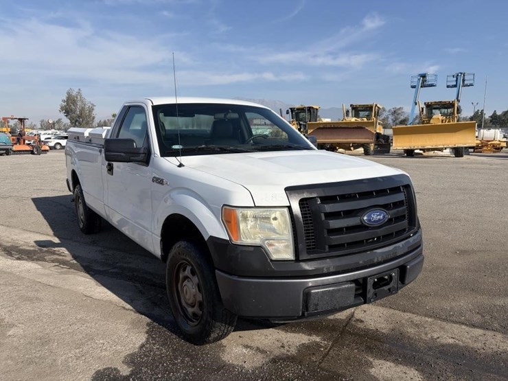 2011-ford-f150-xl-image-2