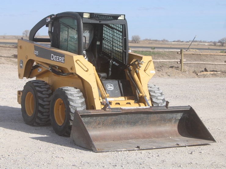 john-deere-325-image-3