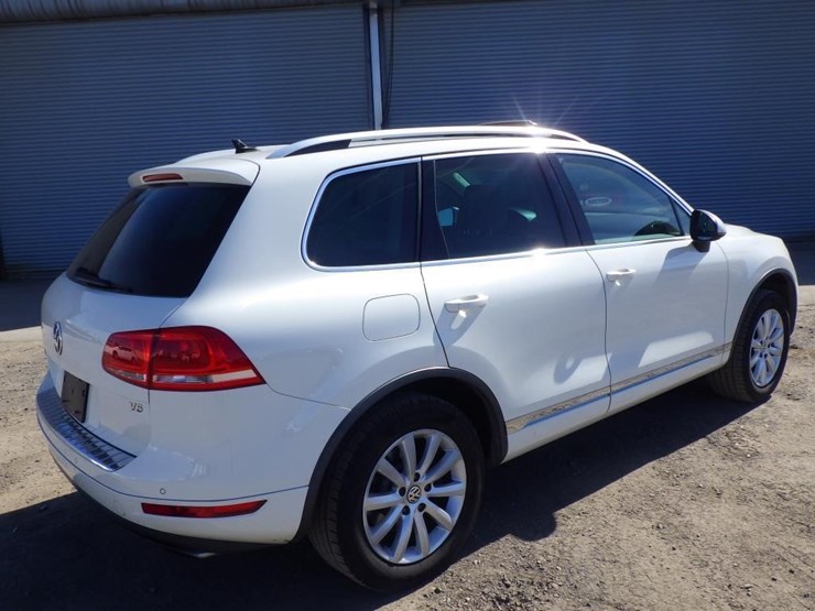 2012-volkswagen-touareg-image-3