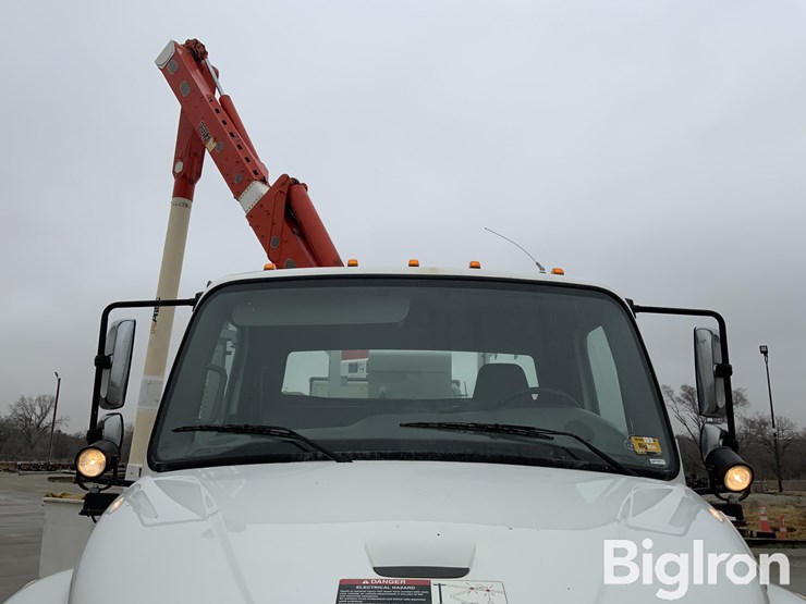 2012-freightliner-m2-106-image-20