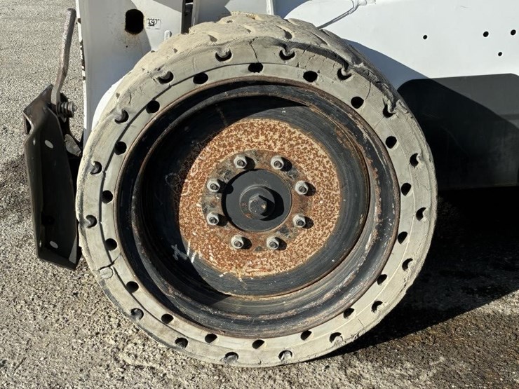 2018-bobcat-s570-image-7