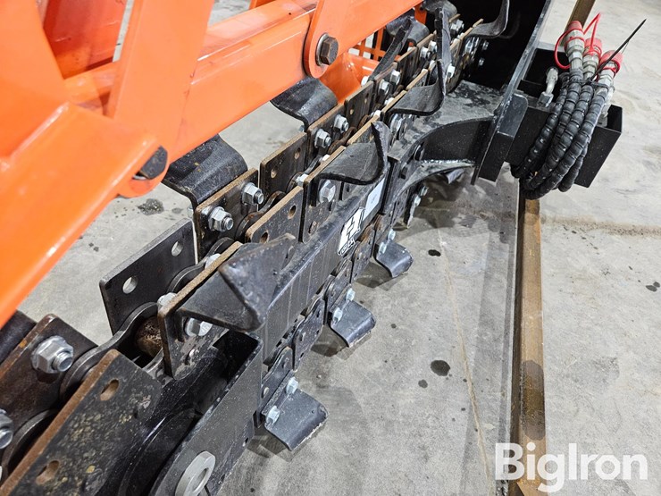 2025-massey-ferguson-730-image-14