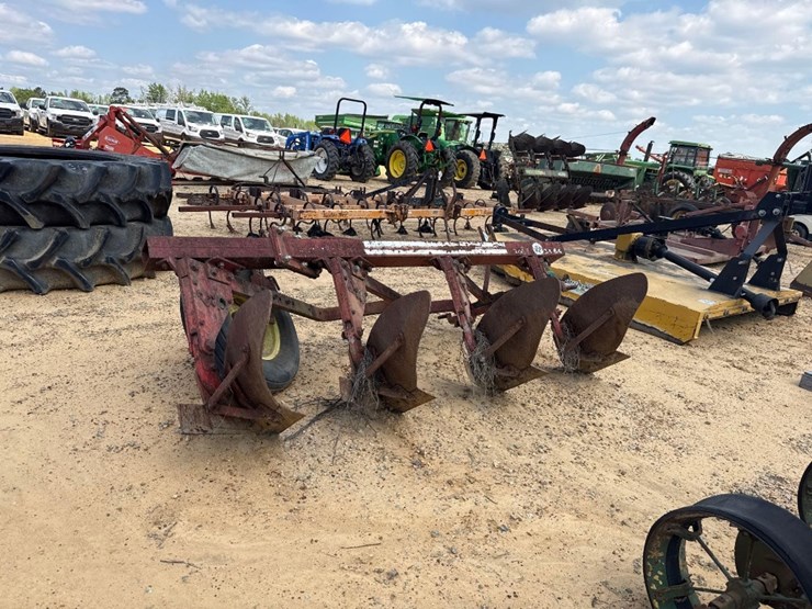 massey-ferguson-82-image-1