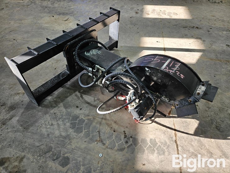 2025-massey-ferguson-730-image-3