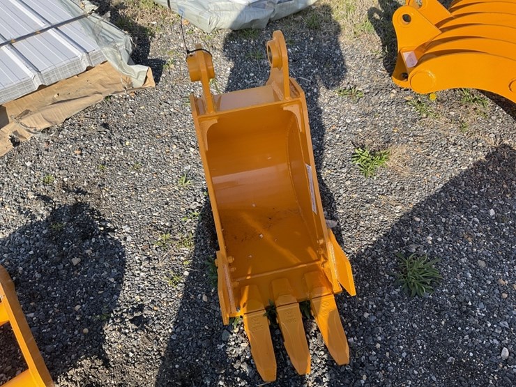 2026-caterpillar-305-image-1