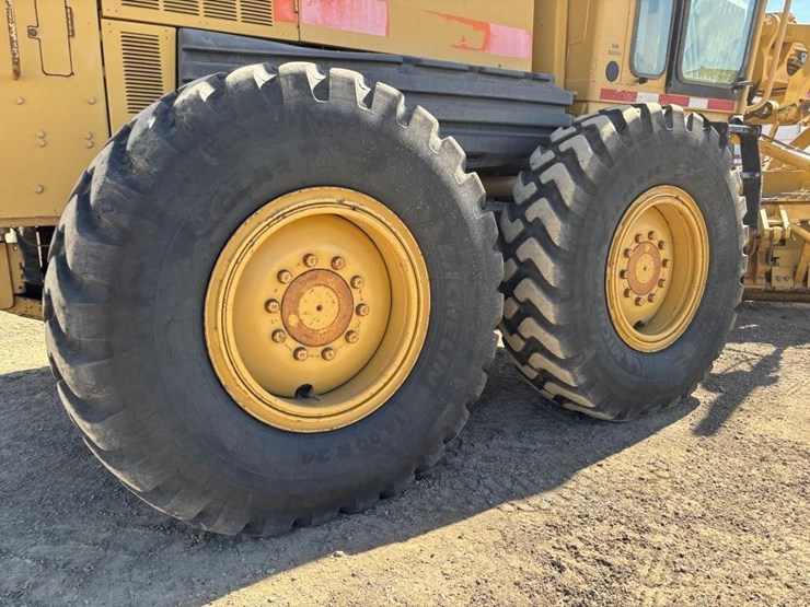 2006-caterpillar-143h-image-32