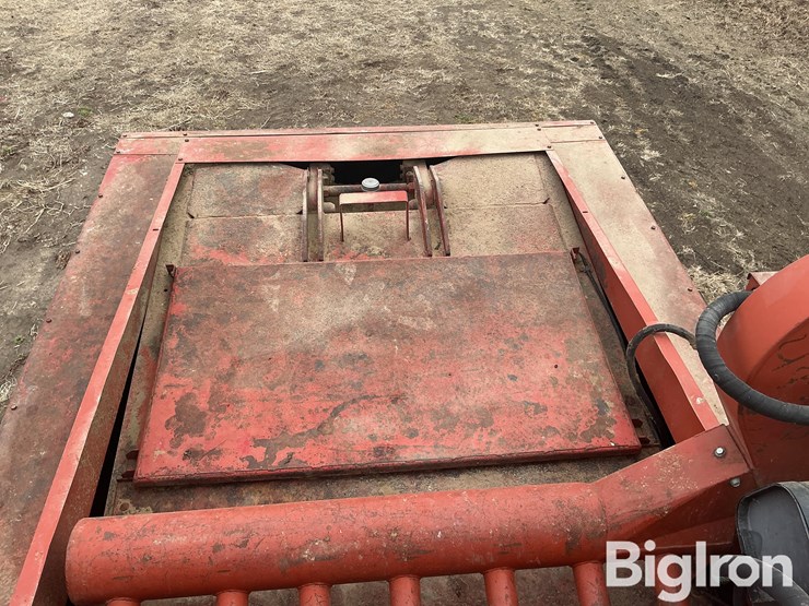 hesston-4910-image-11