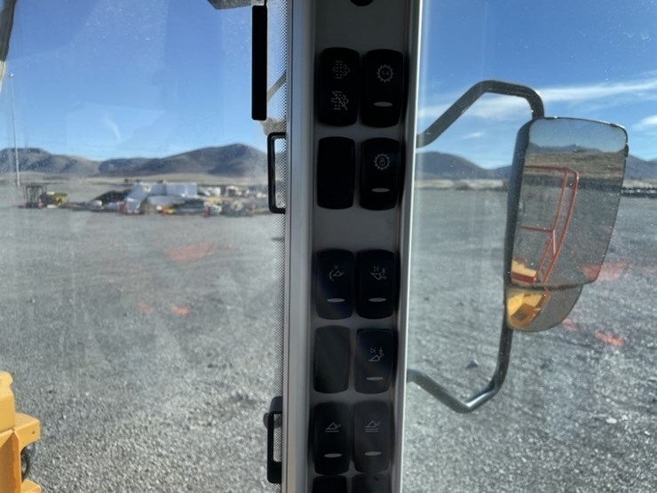 2021-volvo-l220h-image-31