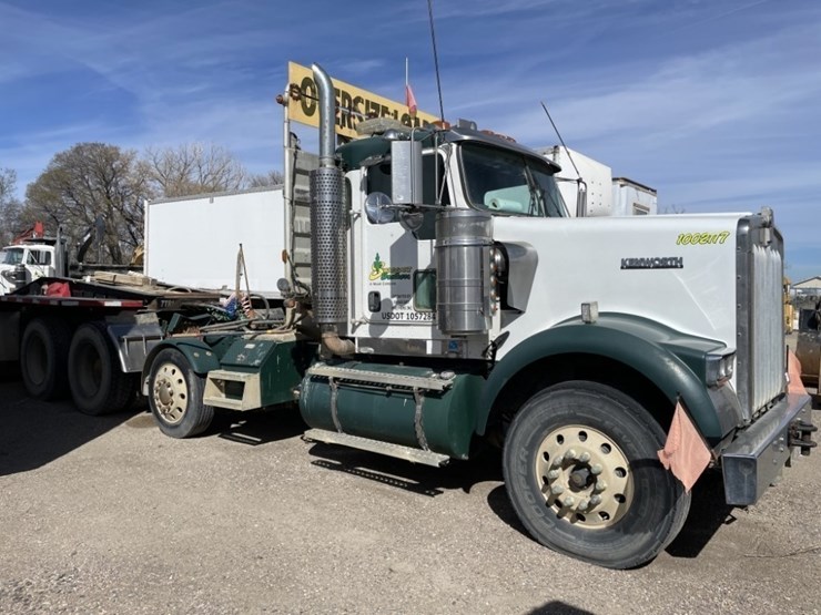 2007-kenworth-w900b-image-2