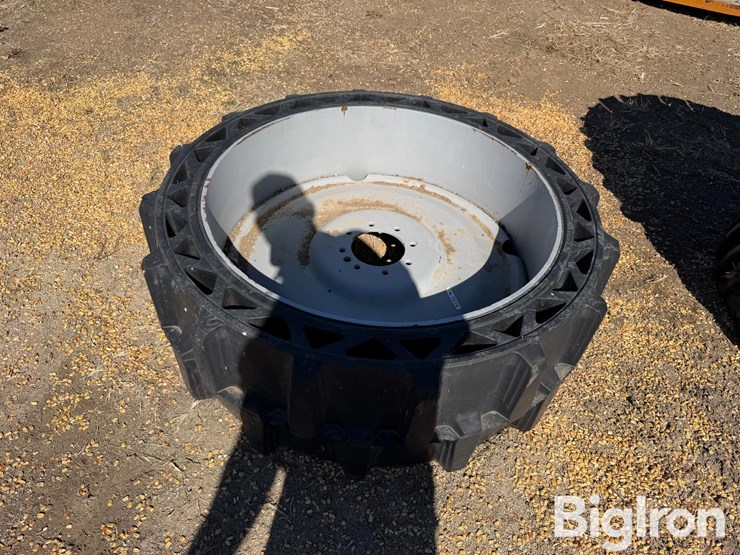 valley-revolution-47x15"-irrigation-tire-&-rim-image-2