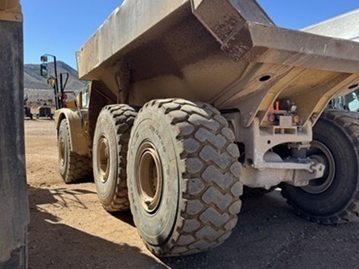 2013-caterpillar-740b-image-8