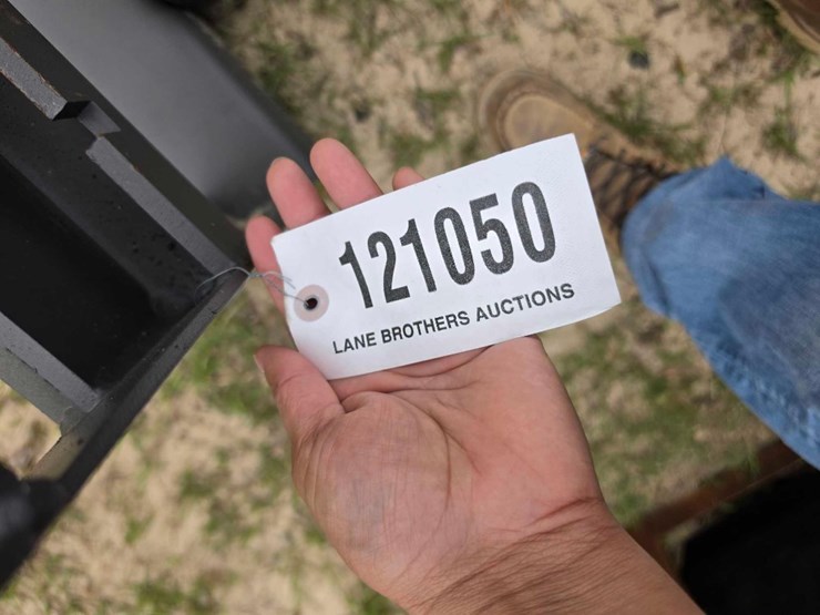 --skid-steer-pallet-fork-image-7