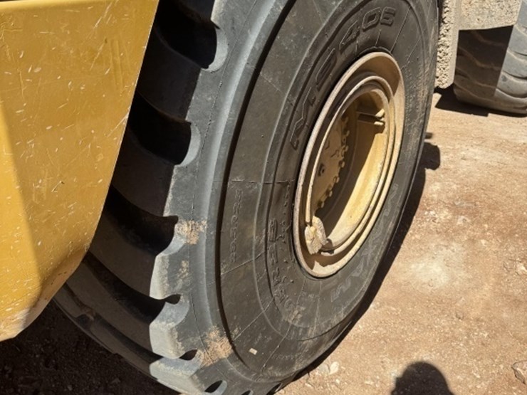 2012-caterpillar-740b-image-12