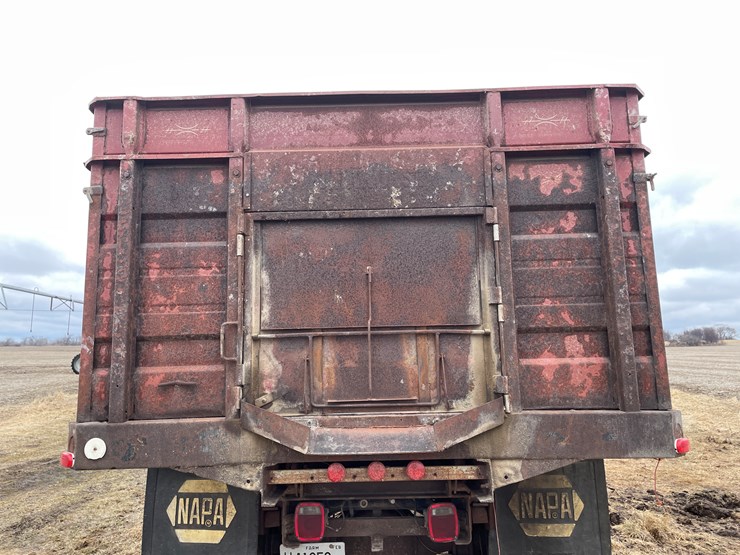 #113-•-1982-international-1754-single-axle-grain-truck-(has-wi-title)-image-19