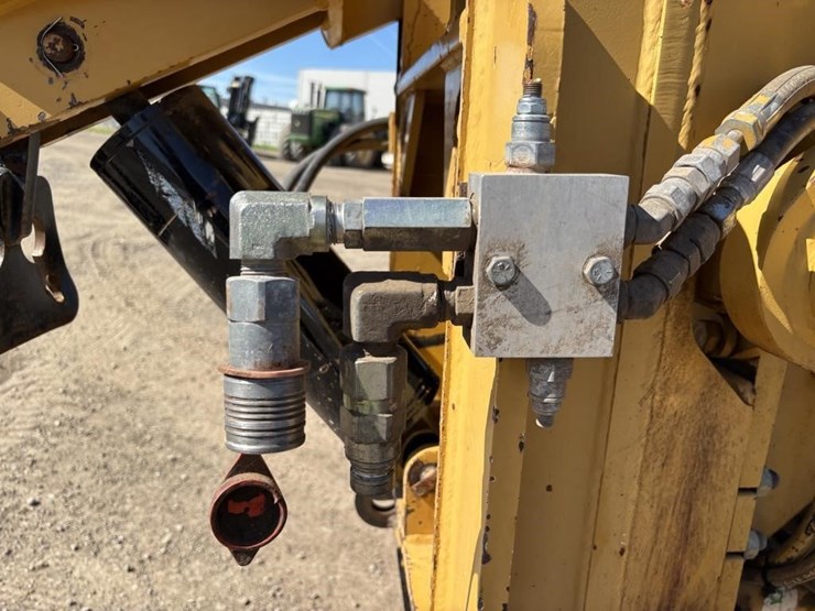 2006-caterpillar-143h-image-18