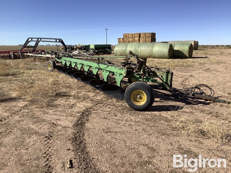 john-deere-8-image-3