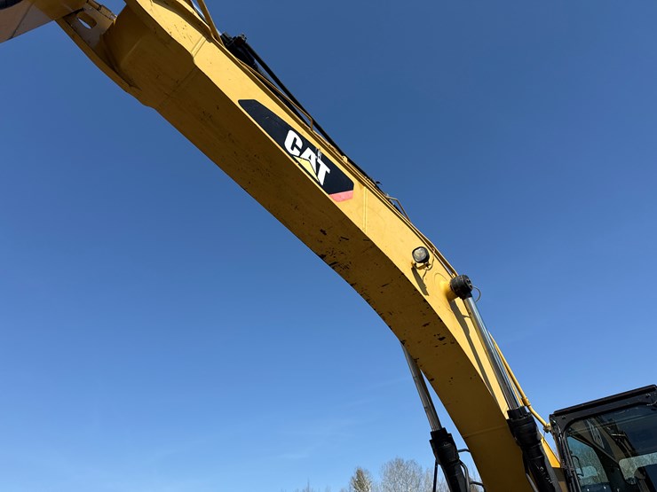 2011-caterpillar-336e-image-28