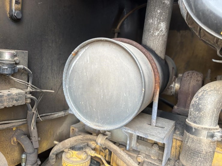 2005-deere-624j-image-52