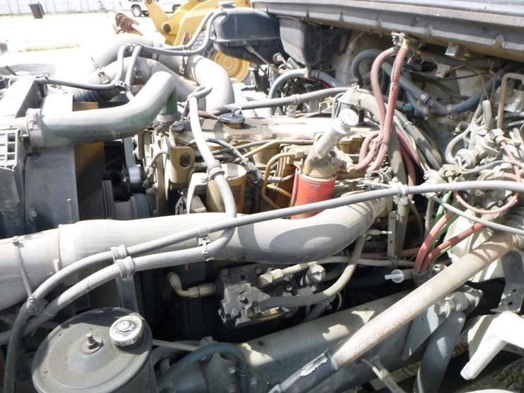 2001-freightliner-fl70-image-33