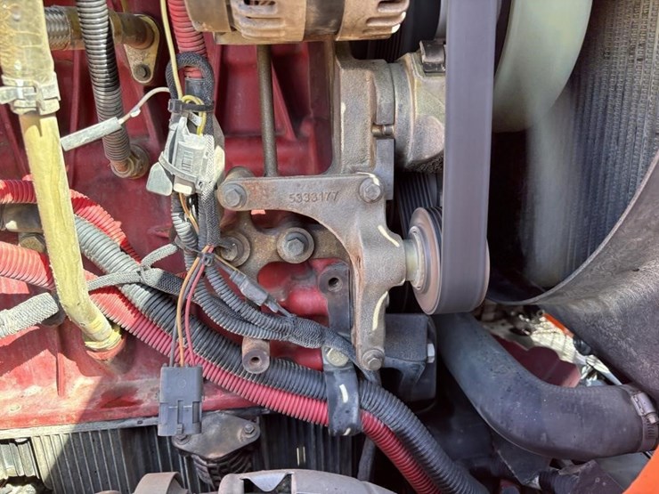 2016-jlg-8042-image-56