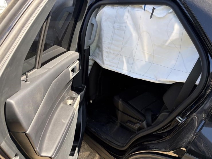 2022-ford-explorer-image-11