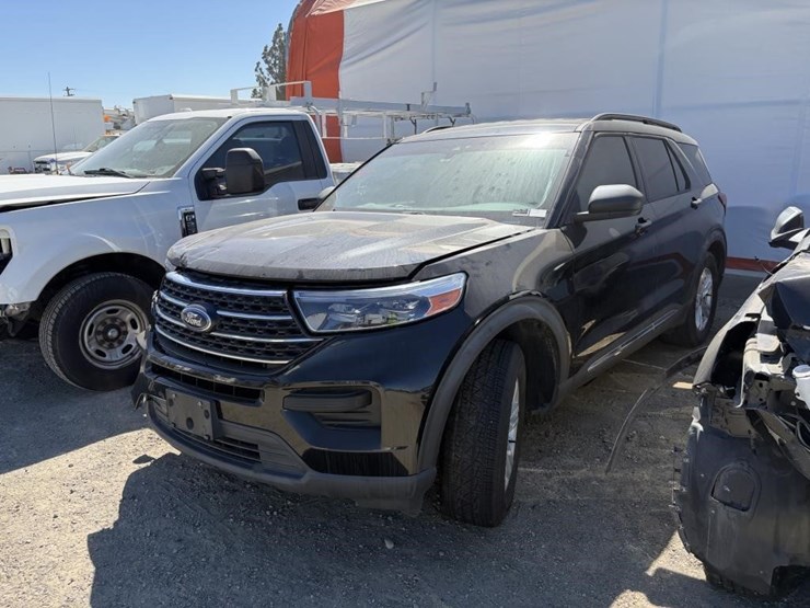 2022-ford-explorer-image-1