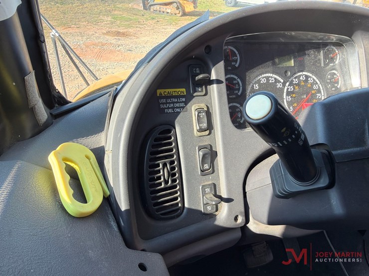 2008-thomas-saf-t-liner-c2-image-17