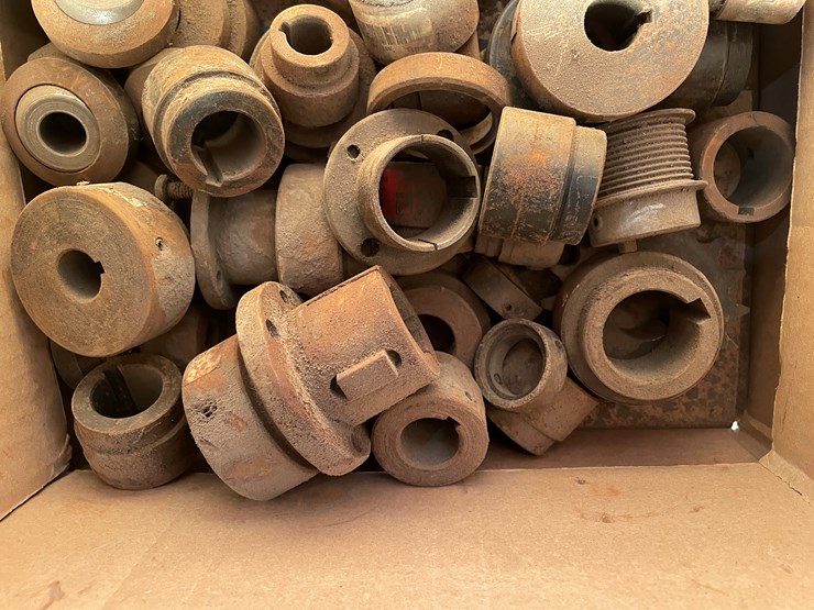 #2523-•-box-of-weld-on-hubs-image-3