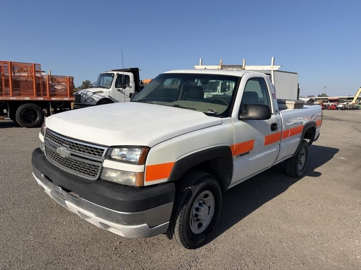 2005-chevrolet-2500-image-1