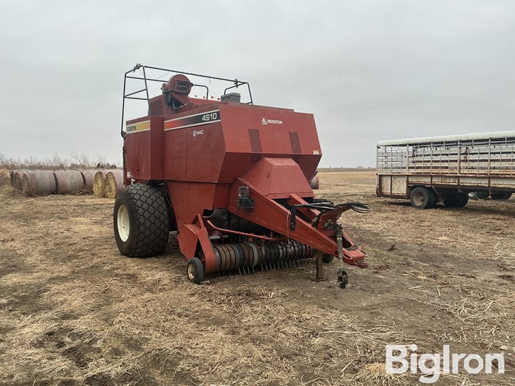 hesston-4910-image-3