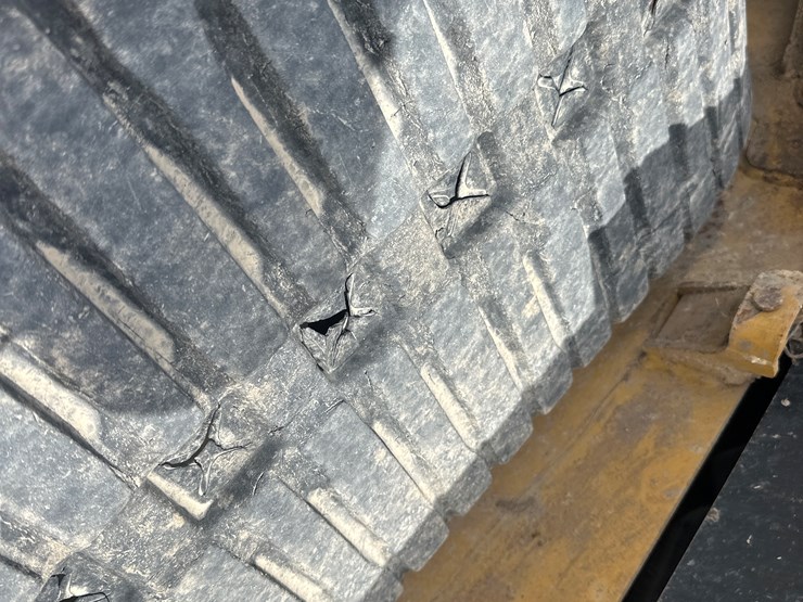 2017-caterpillar-239d-image-60