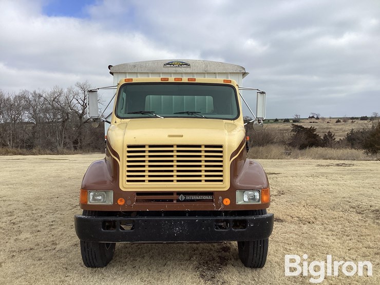 2000-international-8100-image-2