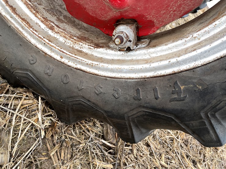 #108-•-mccormick-farmall-b-gas-tractor-image-30