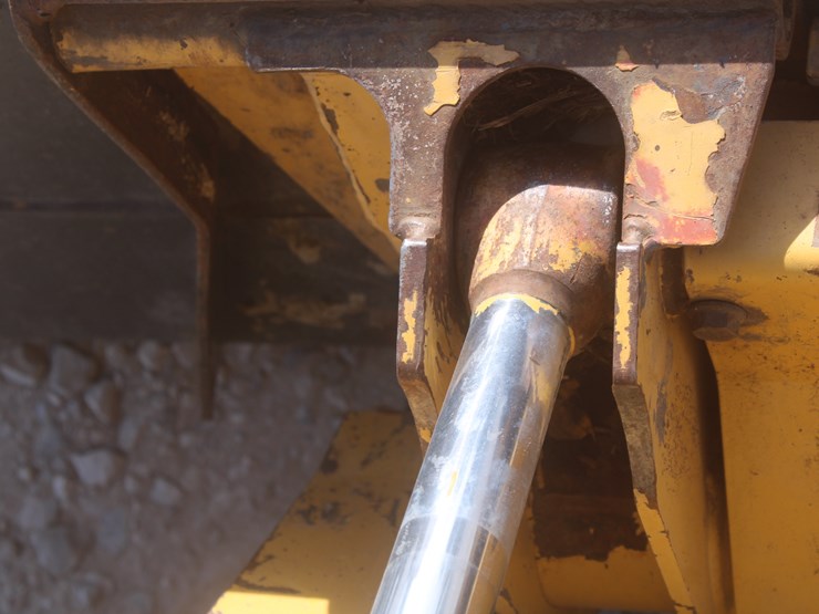 john-deere-325-image-42