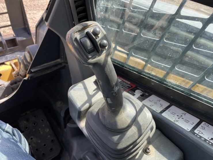 2013-deere-333e-image-17