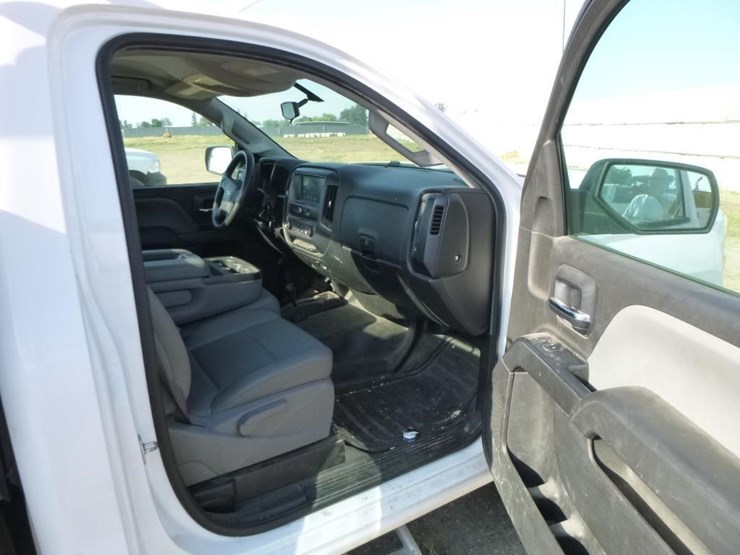 2017-chevrolet-2500-image-16