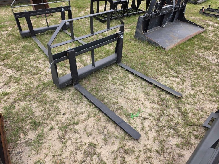 --skid-steer-pallet-fork-image-4