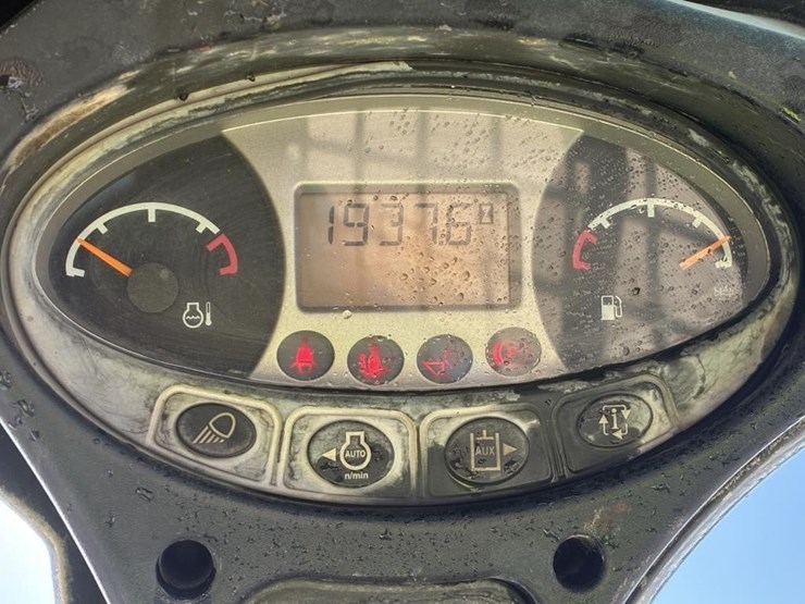 2017-bobcat-s570-image-14