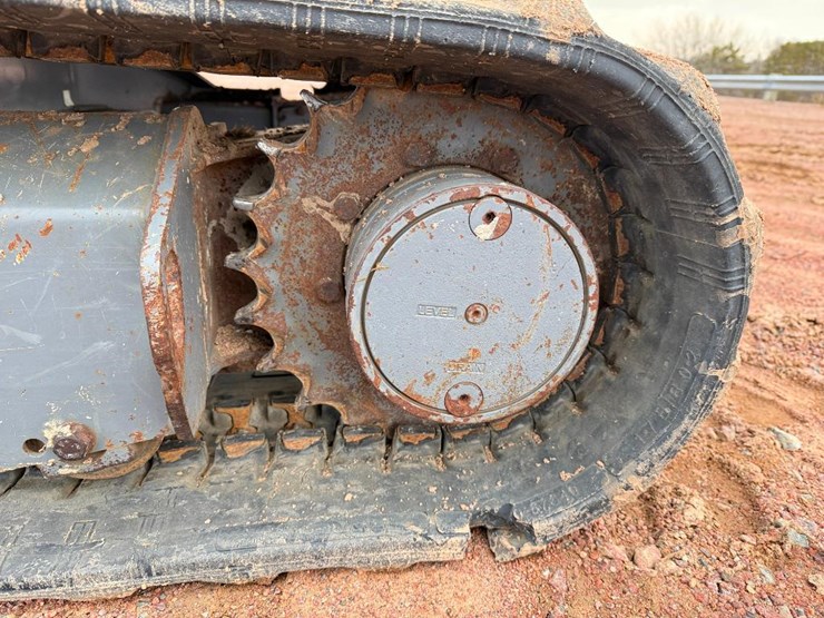 takeuchi-tb235-2-image-10