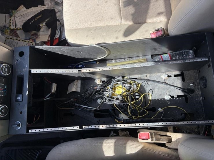 2013-chevrolet-tahoe-image-21